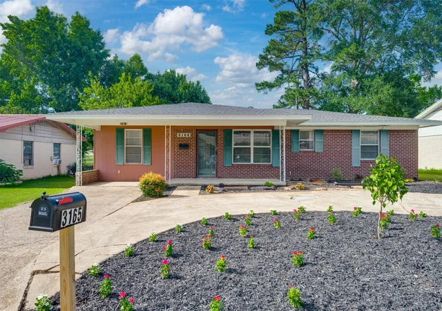 Photo 1 of Single family home for sale at 3165 E Houston St, Paris, TX 75460 | MLS# 21299880 | Listing updated on 2026-07-09