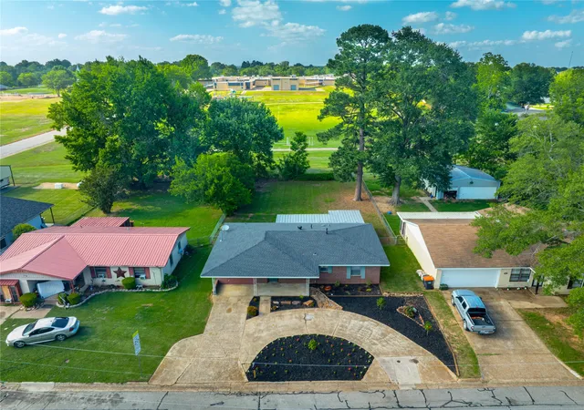 Photo 2 of Single family home for sale at 3165 E Houston St, Paris, TX 75460 | MLS# 21299880 | Listing updated on 2026-07-09