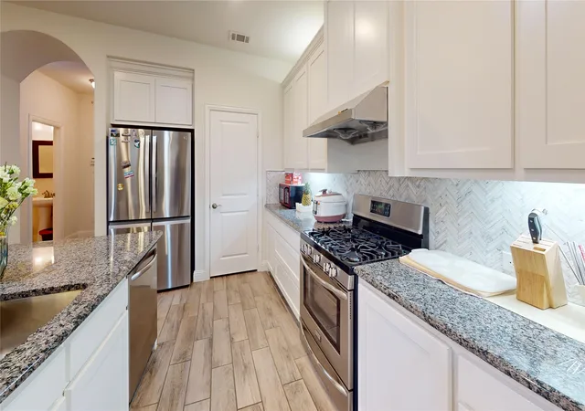 Photo 4 of Sale Pending at 2408 Jameson Ln, Mc Kinney, TX 75070 | MLS# 21299862 | Listing updated on 2026-09-29
