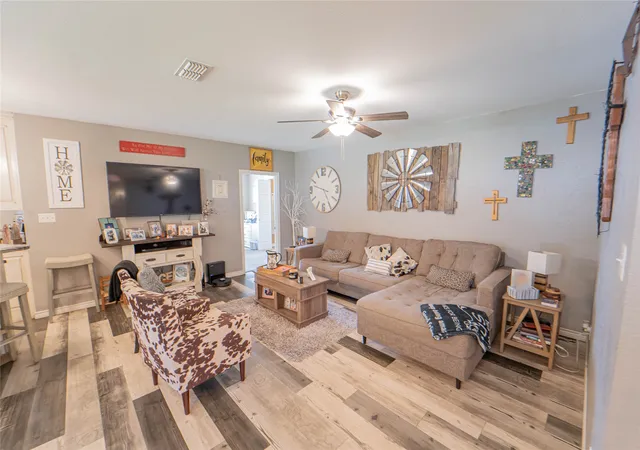Photo 2 of Single family home for sale at 1400 W Wheeler St, Breckenridge, TX 76424 | MLS# 21297909 | Listing updated on 2026-10-01