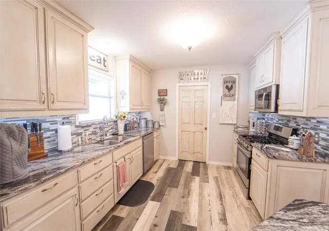 Photo 4 of Single family home for sale at 1400 W Wheeler St, Breckenridge, TX 76424 | MLS# 21297909 | Listing updated on 2026-10-01