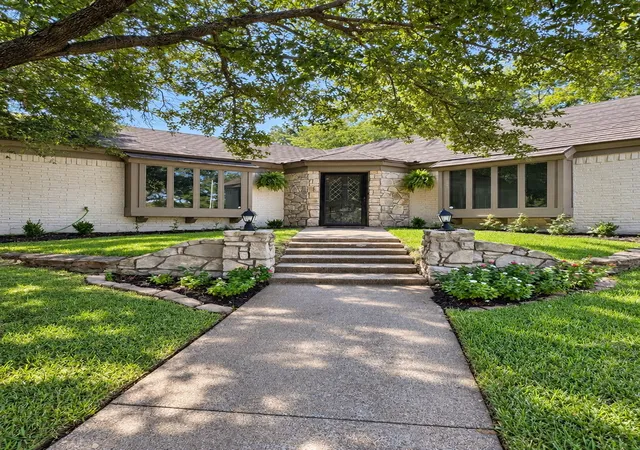 Photo 2 of Single family home for sale at 240 Timberlake Dr, Azle, TX 76020 | MLS# 21298909 | Listing updated on 2026-10-04