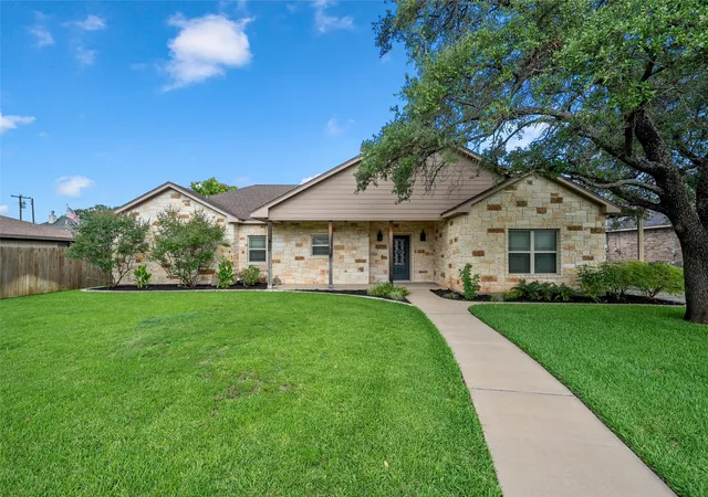 Photo 1 of Single family home for sale at 1509 N Reagan St, West, TX 76691 | MLS# 21299829 | Listing updated on 2026-07-25