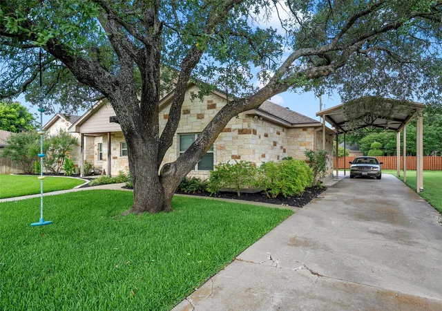 Photo 2 of Single family home for sale at 1509 N Reagan St, West, TX 76691 | MLS# 21299829 | Listing updated on 2026-07-25