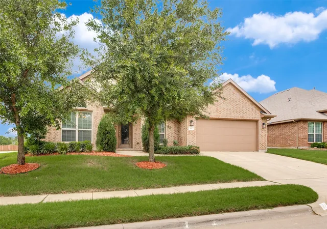 Photo 2 of Single family home for sale at 27 Oakridge Ln, Fort Worth, TX 76134 | MLS# 21297314 | Listing updated on 2026-08-26
