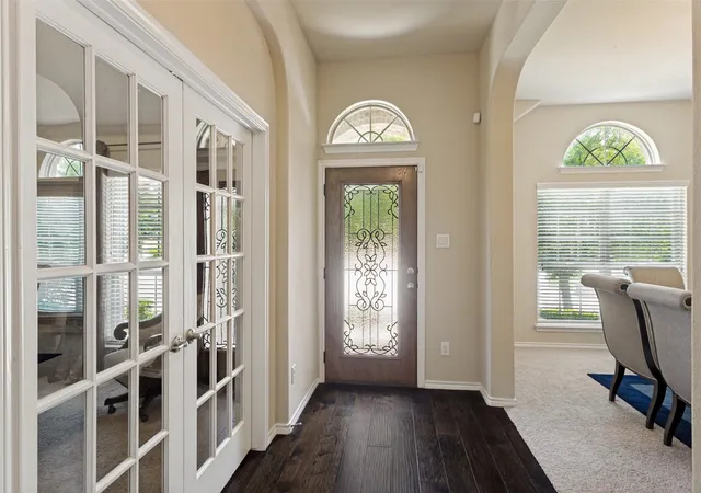 Photo 3 of Single family home for sale at 27 Oakridge Ln, Fort Worth, TX 76134 | MLS# 21297314 | Listing updated on 2026-08-26