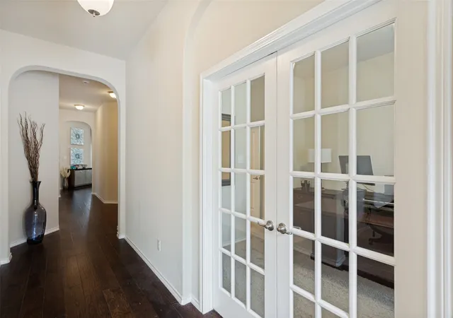 Photo 4 of Single family home for sale at 27 Oakridge Ln, Fort Worth, TX 76134 | MLS# 21297314 | Listing updated on 2026-08-26