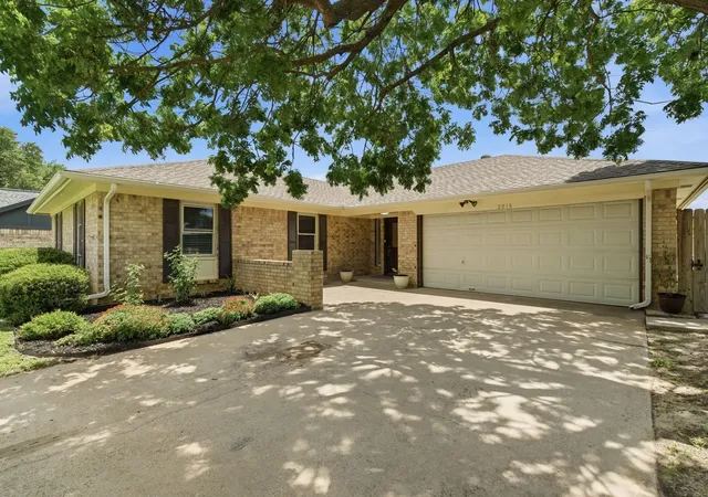 Homes for sale in Bedford, TX | 2915 Post Oak Ct, Bedford, TX 76021 | MLS# 21299973