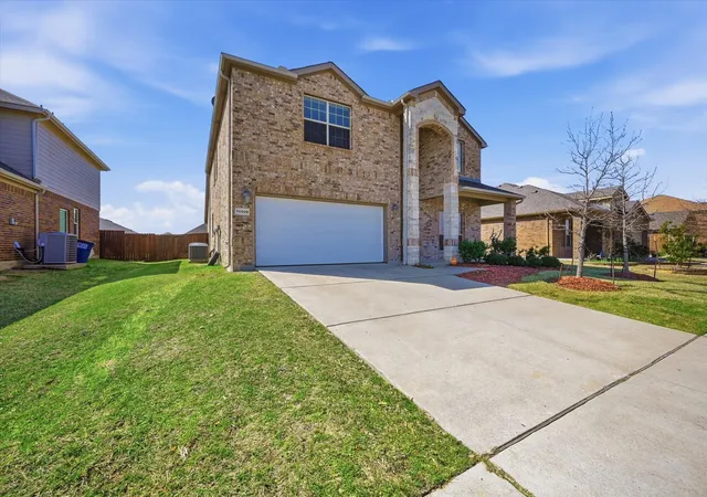 3rd image of 15009 Lone Spring Dr, Little Elm, TX 75068 | MLS# 21287471