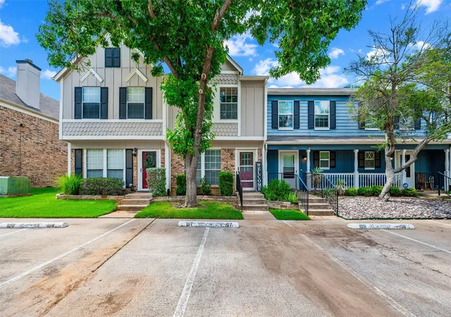 Homes for sale in Euless, TX | 107 Churchill Ln, Euless, TX 76039 | MLS# 21297300