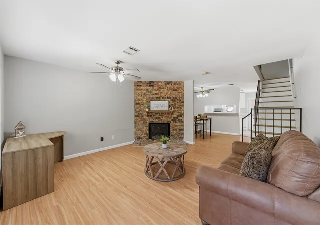 Homes for sale in Euless, TX | 107 Churchill Ln, Euless, TX 76039 | MLS# 21297300