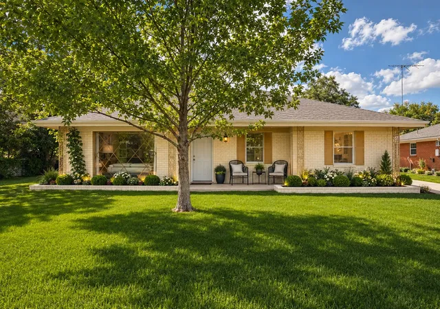Photo 1 of Single family home for sale at 6307 Stonewall St, Greenville, TX 75402 | MLS# 21290552 | Listing updated on 2026-09-29