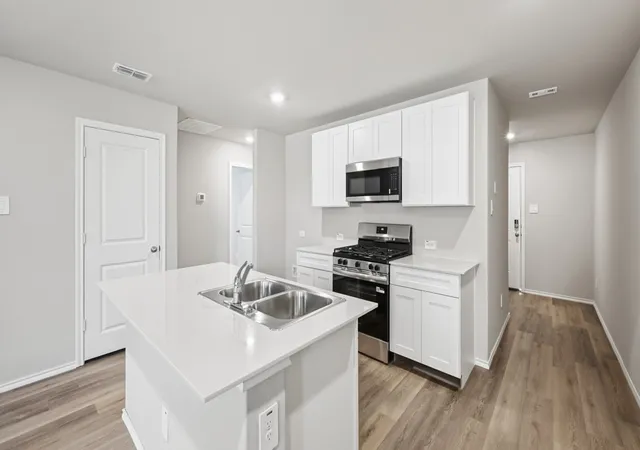 Photo 3 of Single family home for sale at 4128 Woodhill Bend Dr, Fort Worth, TX 76036 | MLS# 21298352 | Listing updated on 2026-08-22
