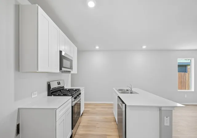 Photo 4 of Single family home for sale at 4128 Woodhill Bend Dr, Fort Worth, TX 76036 | MLS# 21298352 | Listing updated on 2026-08-22