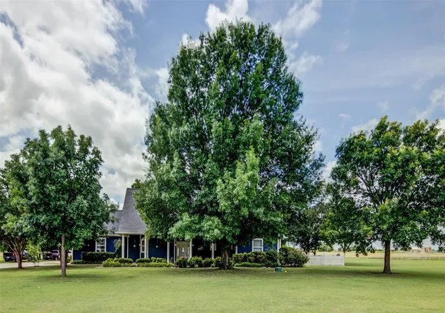 Homes for sale in Krum, TX | 10609 Jackson Rd, Krum, TX 76249 | MLS# 21290333