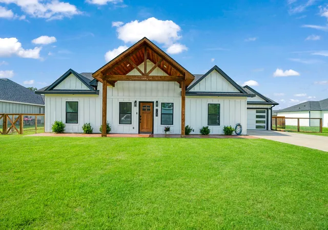 Homes for sale in Blossom, TX | 725 Daniel St, Blossom, TX 75416 | MLS# 21299844