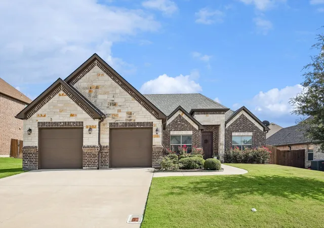 Homes for sale in Sanger, TX | 707 Chaparral Rd, Sanger, TX 76266 | MLS# 21298873