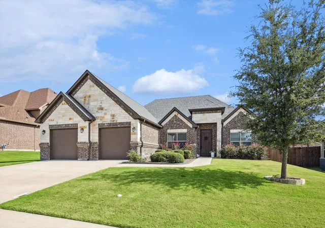 Homes for sale in Sanger, TX | 707 Chaparral Rd, Sanger, TX 76266 | MLS# 21298873