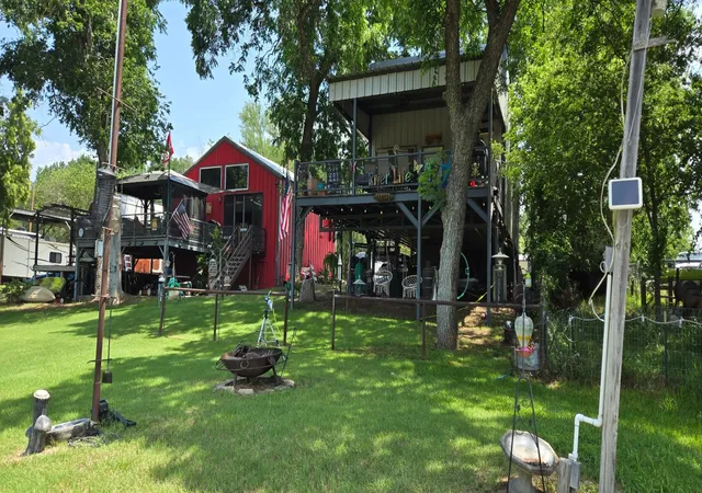 Photo 3 of Single family home for sale at 305 Chavez Trl, Weatherford, TX 76087 | MLS# 21300084 | Listing updated on 2026-07-14