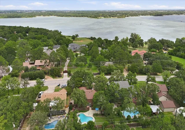 Homes for sale in Highland Village, TX | 846 Highland Village Rd, Highland Village, TX 75077 | MLS# 21297637