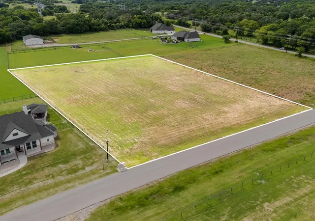 Photo 1 of Land for sale at 2004 Glenhollow Dr, Weatherford, TX 76088 | MLS# 21299767 | Listing updated on 2026-08-22