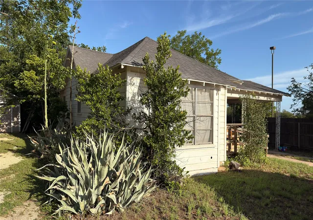 Photo 1 of Sale Pending at 518 Highland Ave, Abilene, TX 79605 | MLS# 21300021 | Listing updated on 2026-08-10