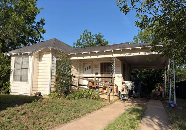 Photo 2 of Sale Pending at 518 Highland Ave, Abilene, TX 79605 | MLS# 21300021 | Listing updated on 2026-08-10