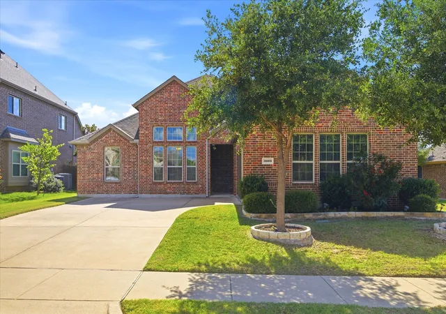 Photo 2 of Single family home for sale at 3909 Whitman Dr, Rockwall, TX 75087 | MLS# 21296412 | Listing updated on 2026-08-31
