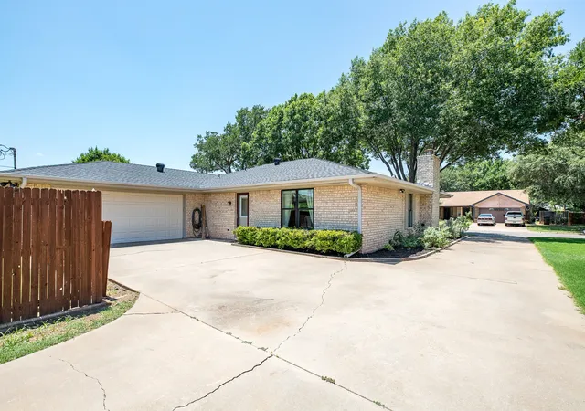Homes for sale in Wichita Falls, TX | 3 Flat Top Cir, Wichita Falls, TX 76308 | MLS# 21298458
