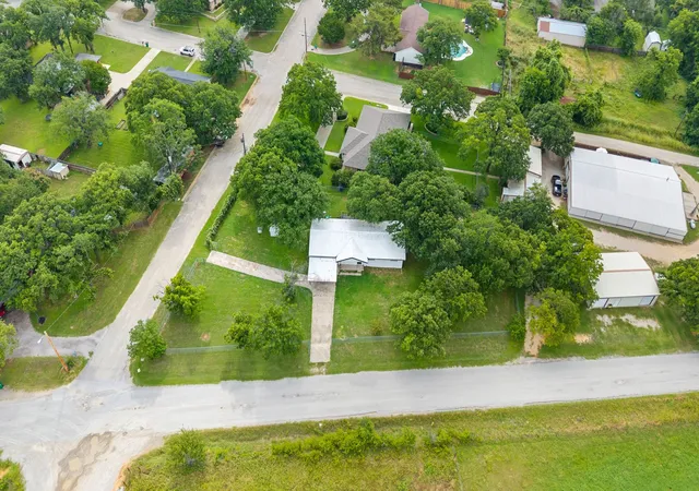 Photo 1 of Single family home for sale at 3301 S Murvil St, Decatur, TX 76234 | MLS# 21291717 | Listing updated on 2026-08-21