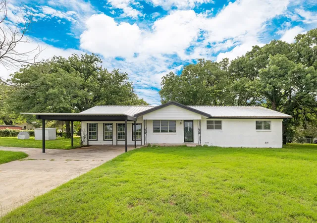 Photo 4 of Single family home for sale at 3301 S Murvil St, Decatur, TX 76234 | MLS# 21291717 | Listing updated on 2026-08-21