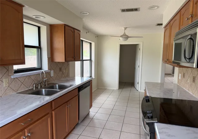 Homes for sale in Carrollton, TX | 1716 Rosemeade Cir, Carrollton, TX 75007 | MLS# 21299774