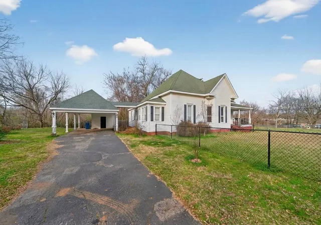 2nd image of 517 S Boyd St, Lindale, TX 75771 | MLS# 21300167