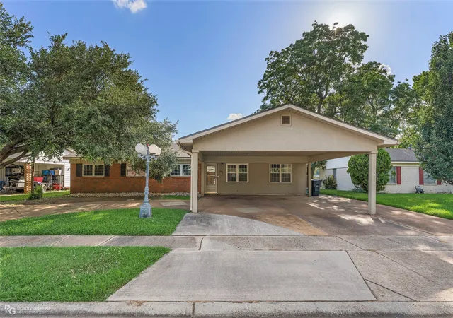 Photo 1 of Sale Pending at 1603 Bistineau Dr, Bossier City, LA 71112 | MLS# 21300165 | Listing updated on 2026-09-29
