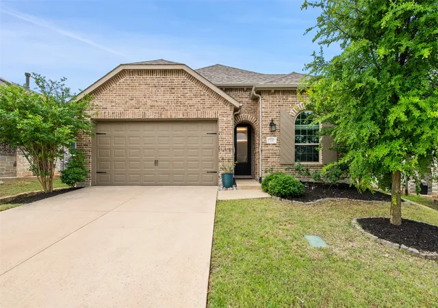 Homes for sale in Aubrey, TX | 1316 Friesian Ln, Aubrey, TX 76227 | MLS# 21299577