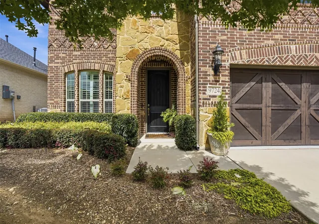 Photo 3 of Single family home for sale at 9724 Mountain Laurel Trl, Crowley, TX 76036 | MLS# 21297015 | Listing updated on 2026-08-22