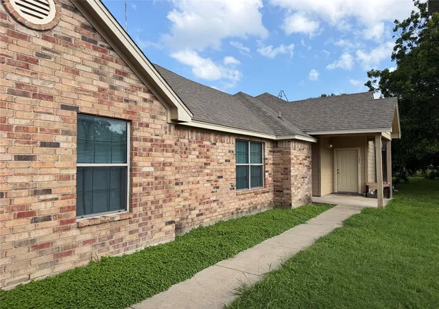 Photo 3 of Multi family home for sale at 121 127 Sunburst Ct, Weatherford, TX 76087 | MLS# 21300246 | Listing updated on 2026-07-10