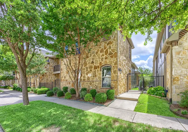 Photo 3 of Townhouse for sale at 5621 Cojimar Dr, Mc Kinney, TX 75070 | MLS# 21278196 | Listing updated on 2026-08-22