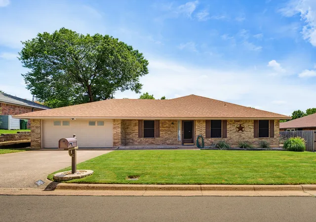 Photo 1 of Sale Pending at 2602 Blue Quail Dr, Arlington, TX 76017 | MLS# 21299639 | Listing updated on 2026-07-16