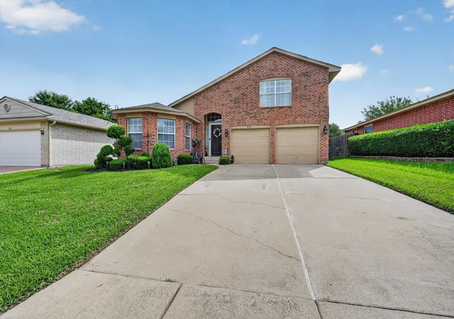Homes for sale in Mansfield, TX | 525 Berryhill Dr, Mansfield, TX 76063 | MLS# 21300249