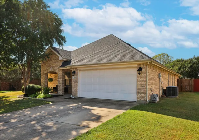 Homes for sale in Midlothian, TX | 214 Lawson Farms Dr, Midlothian, TX 76065 | MLS# 21300264