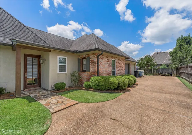 Photo 3 of Single family home for sale at 10940 Belle Cour Wy, Shreveport, LA 71106 | MLS# 21300038 | Listing updated on 2026-08-27