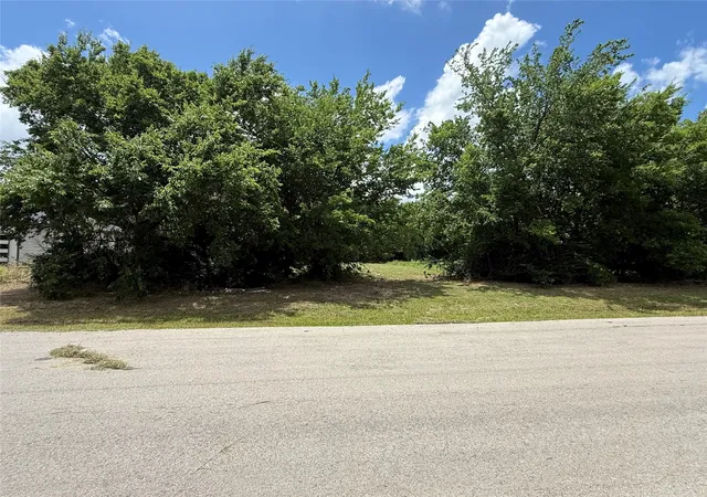 Homes for sale in Greenville, TX | 2806 College St, Greenville, TX 75401 | MLS# 21300292