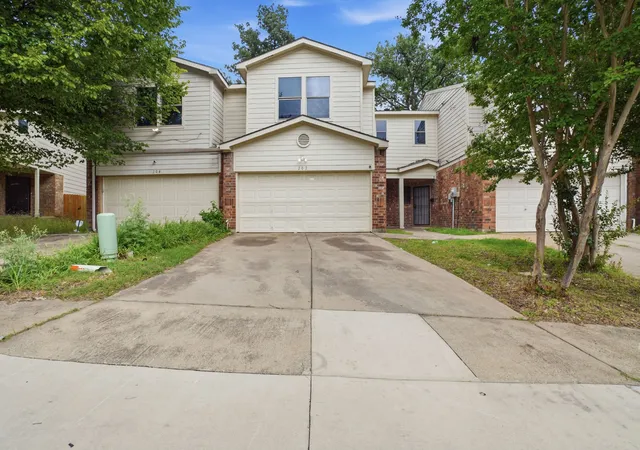 Photo 1 of Townhouse for sale at 202 Creek Cove Dr, Dallas, TX 75217 | MLS# 21299312 | Listing updated on 2026-08-27