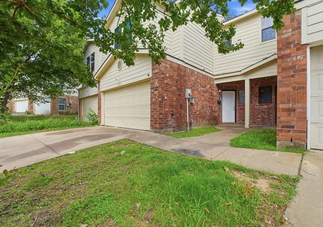 Photo 3 of Townhouse for sale at 202 Creek Cove Dr, Dallas, TX 75217 | MLS# 21299312 | Listing updated on 2026-08-27