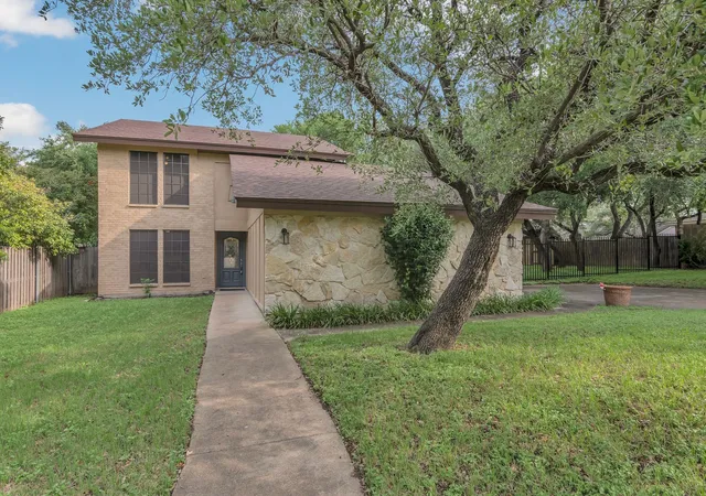 Photo 1 of Sale Pending at 7804 Skylake Dr, Fort Worth, TX 76179 | MLS# 21264873 | Listing updated on 2026-08-27