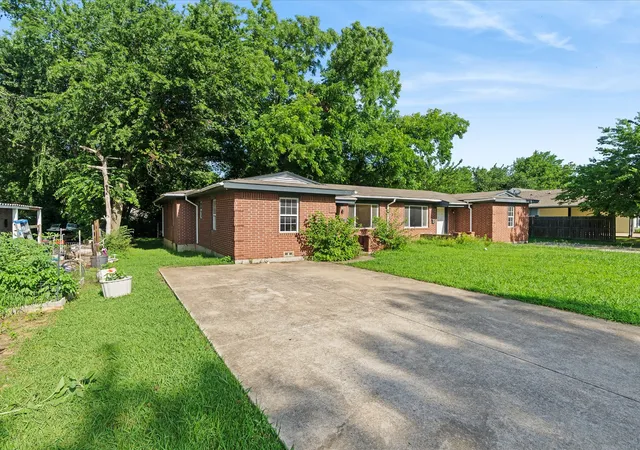 Photo 2 of Multi family home for sale at 307 Depot St, Whitesboro, TX 76273 | MLS# 21300313 | Listing updated on 2026-08-22