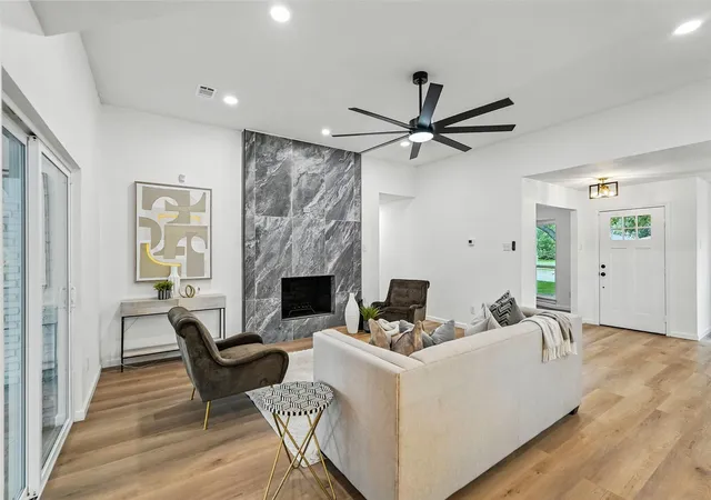 Photo 3 of Single family home for sale at 4303 Blackheath Rd, Dallas, TX 75227 | MLS# 21300328 | Listing updated on 2026-08-30