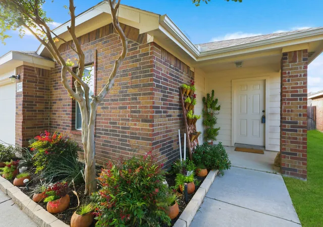Photo 3 of Single family home for sale at 1136 Kachina Ln, Haslet, TX 76052 | MLS# 21297619 | Listing updated on 2026-07-11