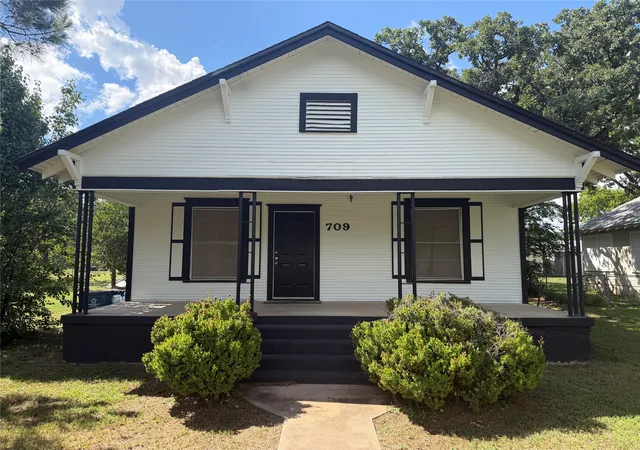 Homes for sale in Cisco, TX | 709 E 23rd St, Cisco, TX 76437 | MLS# 21300321